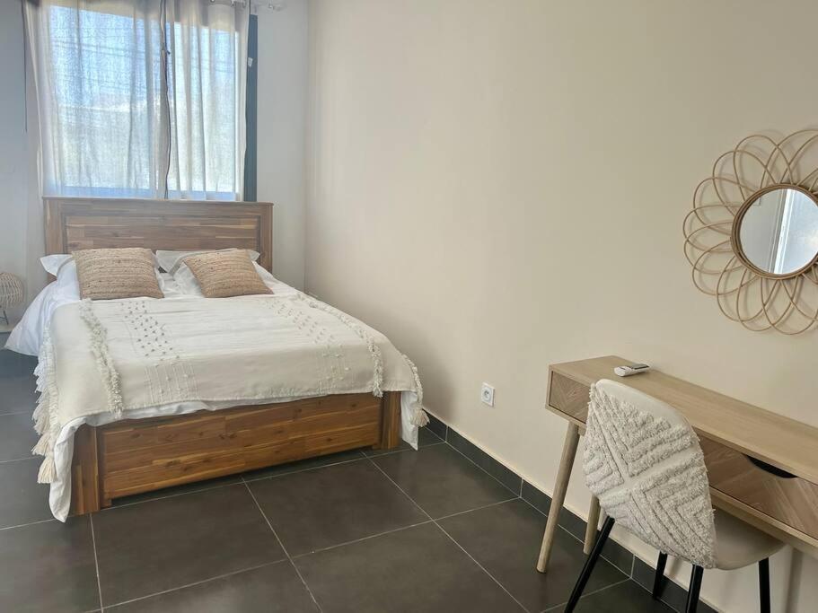 Appartement A 2 Pas De La Plage De Terre Sainte מראה חיצוני תמונה
